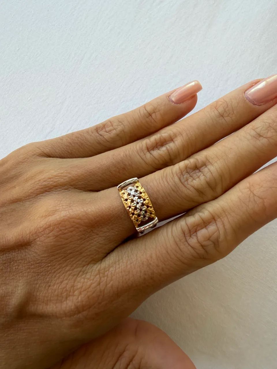 Anel Ouro 18 k com detalhe em 3 banhos