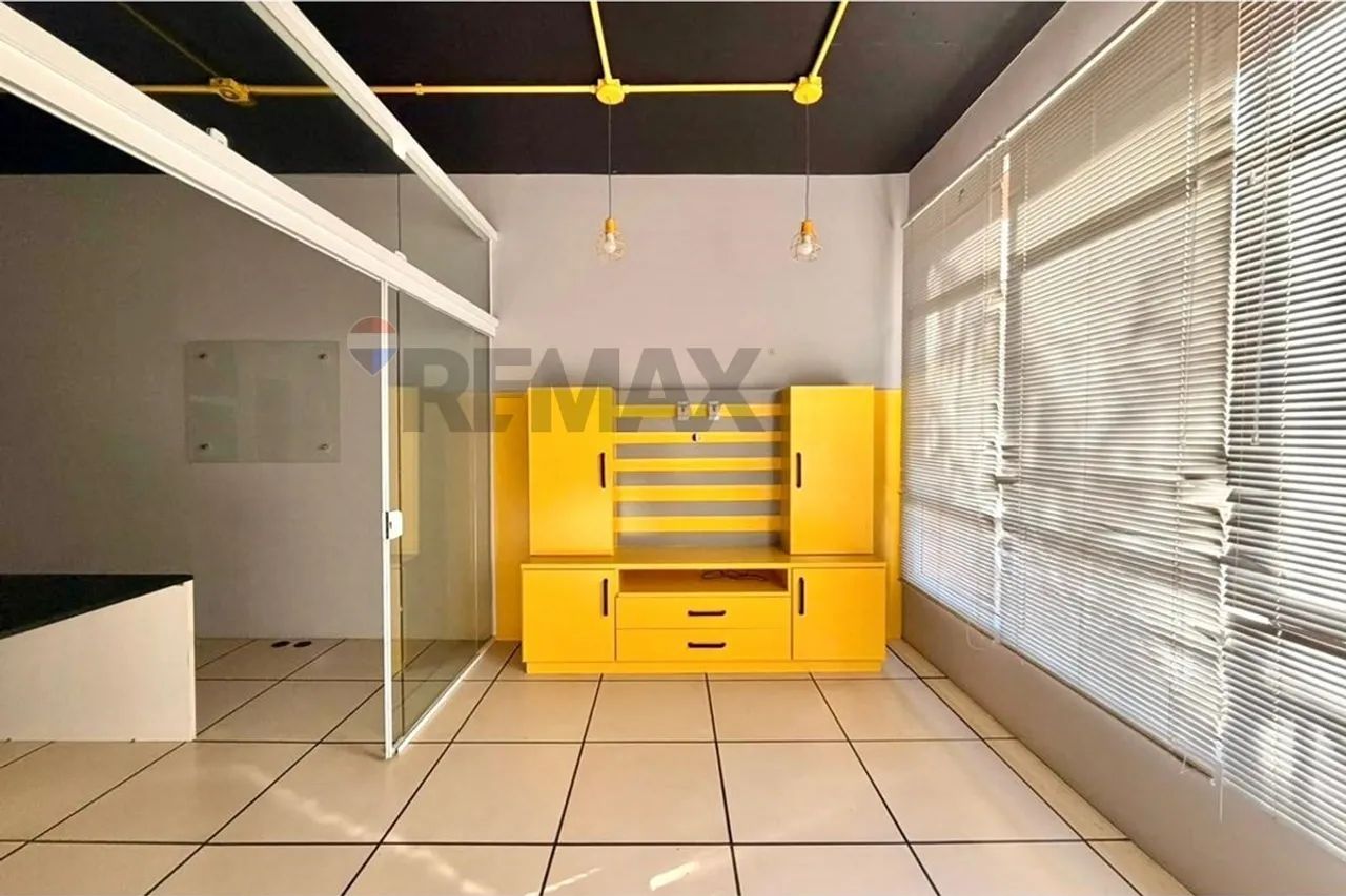 REMAX aluga Sala Comercial térrea, com 39 m², banheiro privativo e vagas de garagem, no Co - Foto 3