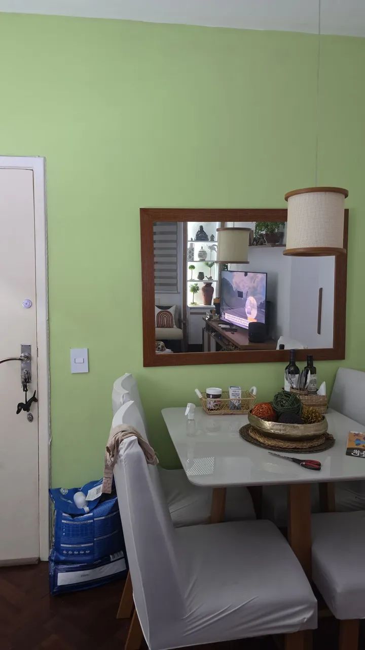 Mesa de jantar com 4 cadeiras 