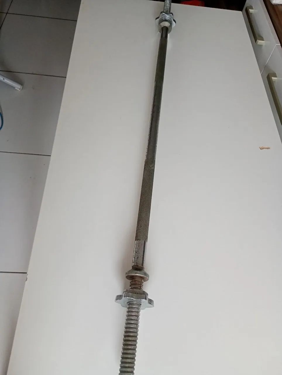 Barra maciça 1,20 m com rosca e pegada recartilhada