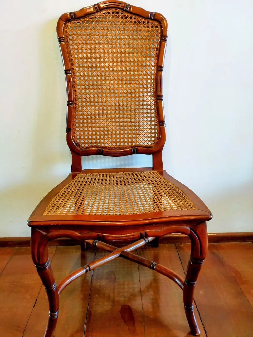 CADEIRAS VINTAGE MADEIRA MACIÇA ENTALHADA  - Foto 4