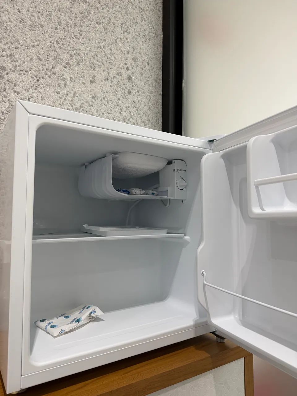 Frigobar 67L Midea - novo  - Foto 2