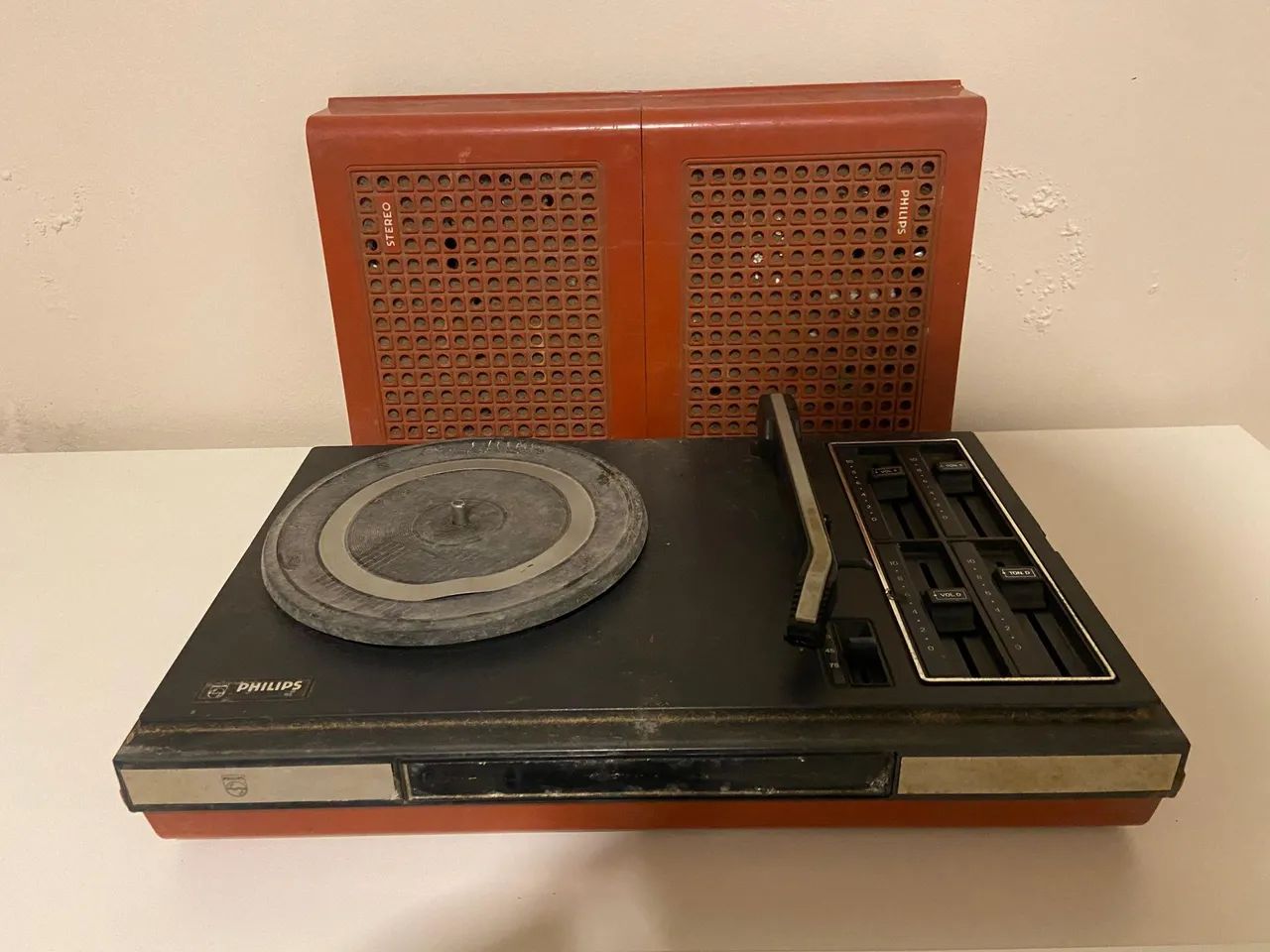 Phillips Turntable422080240084602880