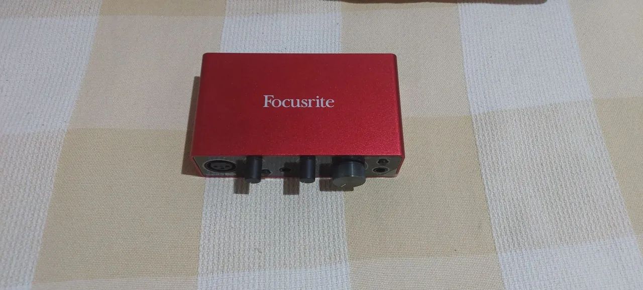 Interface de Áudio Focusrite Scarlet Solo 3th