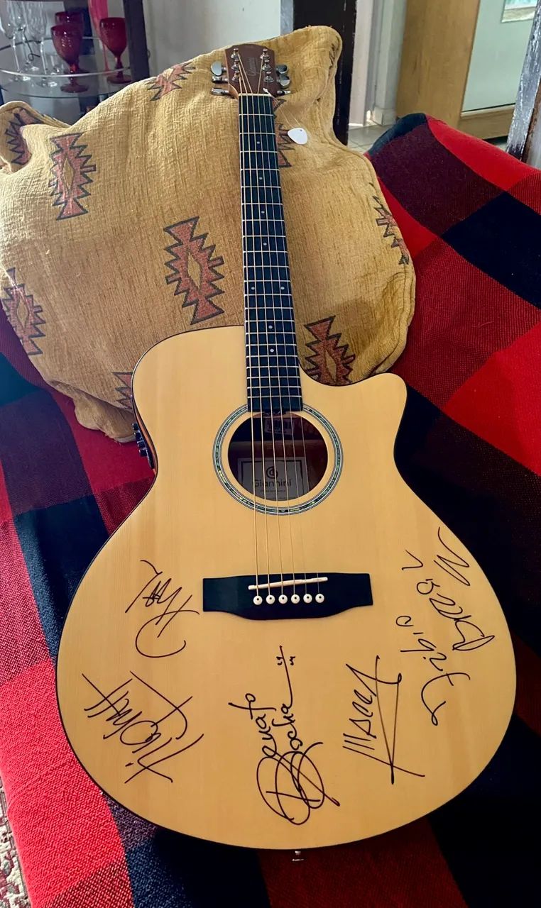 Violão Autografado  - Foto 2