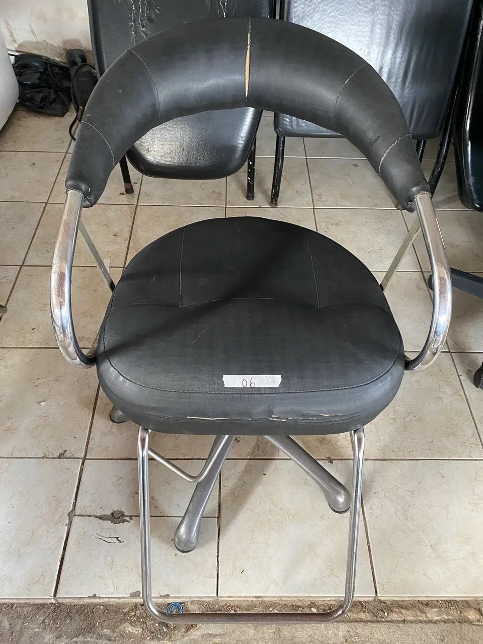Cadeiras de Salão e Barbearia - 06