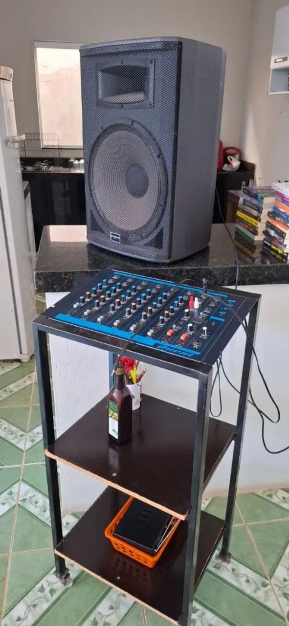 Caixa e mesa de Som