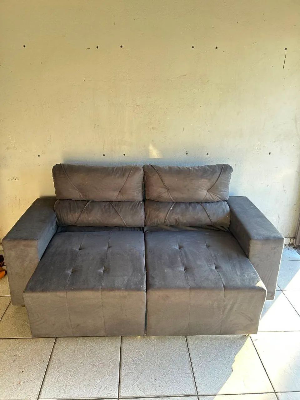 Vende se este sofá retrátil e reclinável  - Foto 2
