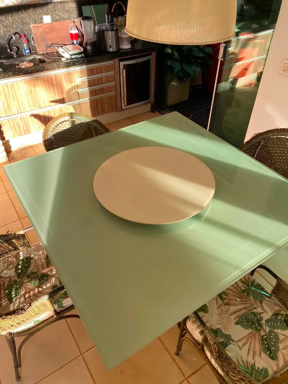 Mesa de Madeira com Tampo de vidro e suporte giratório  - Foto 3