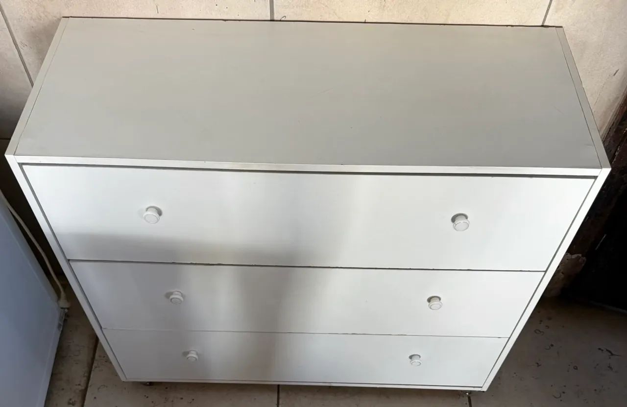 Cômoda com 3 gavetão de mdf usada barata conservada  - Foto 4