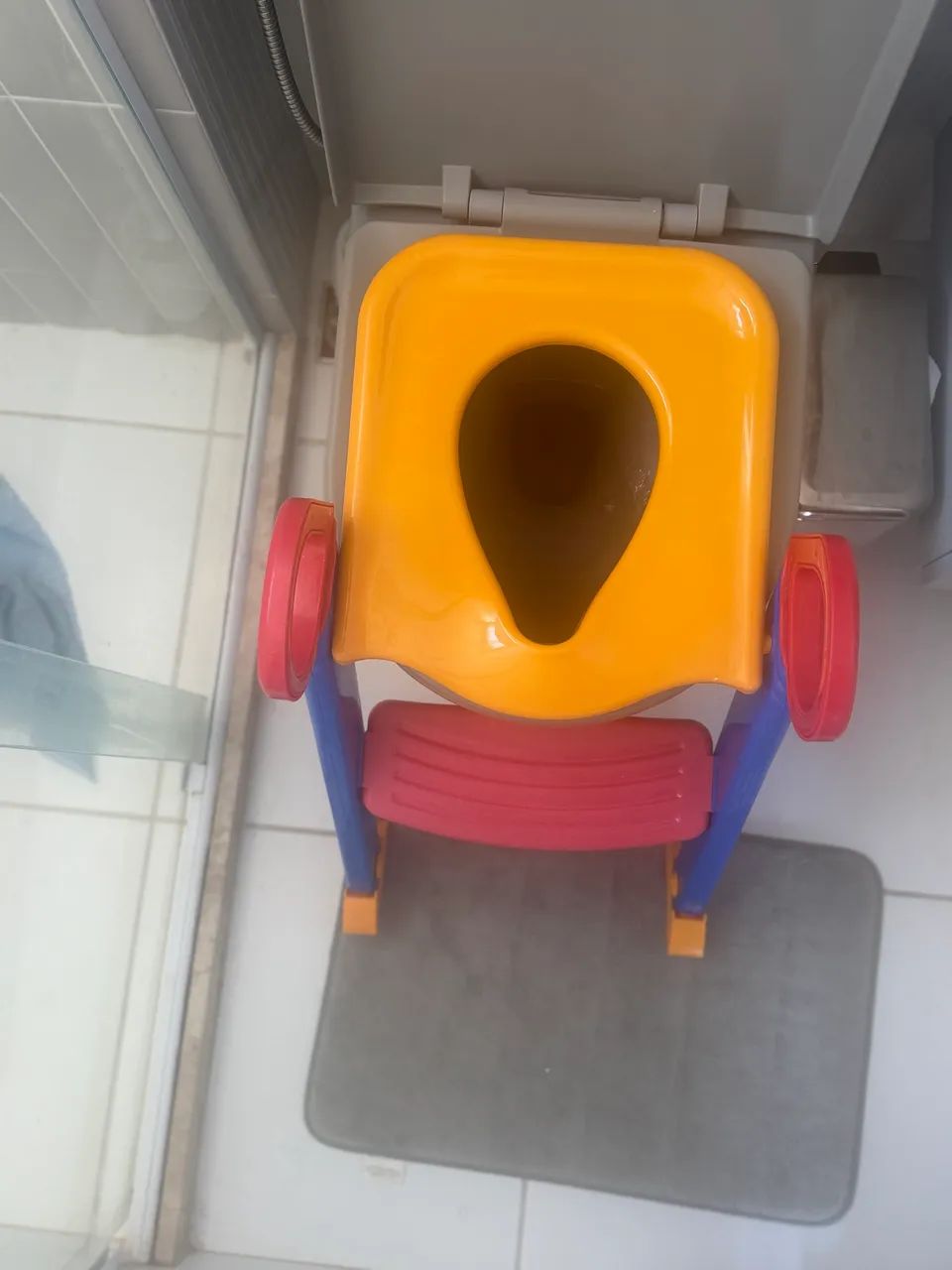 Assento infantil com escada 