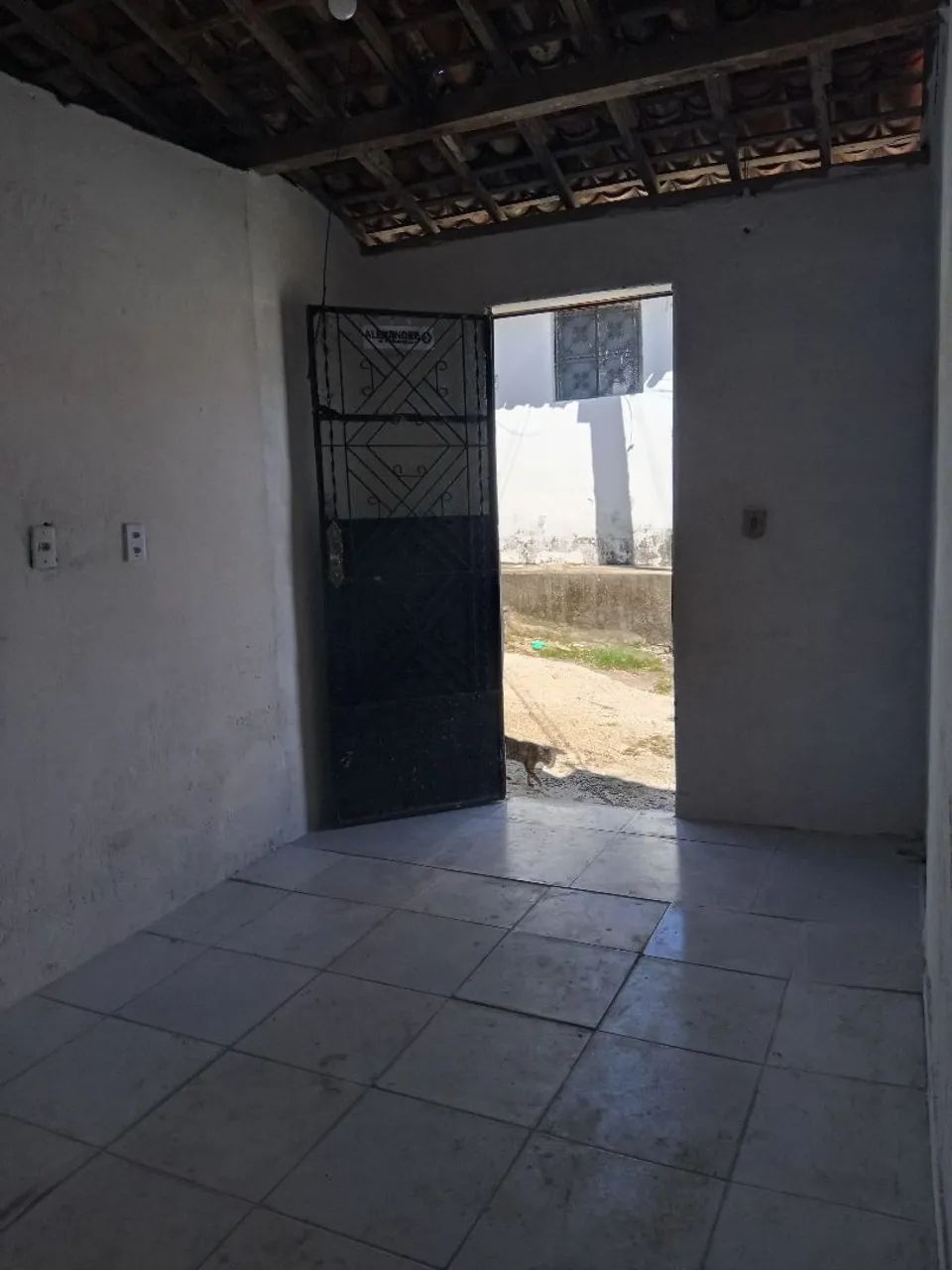 Casa com 2/4  e quintal. - Foto 2
