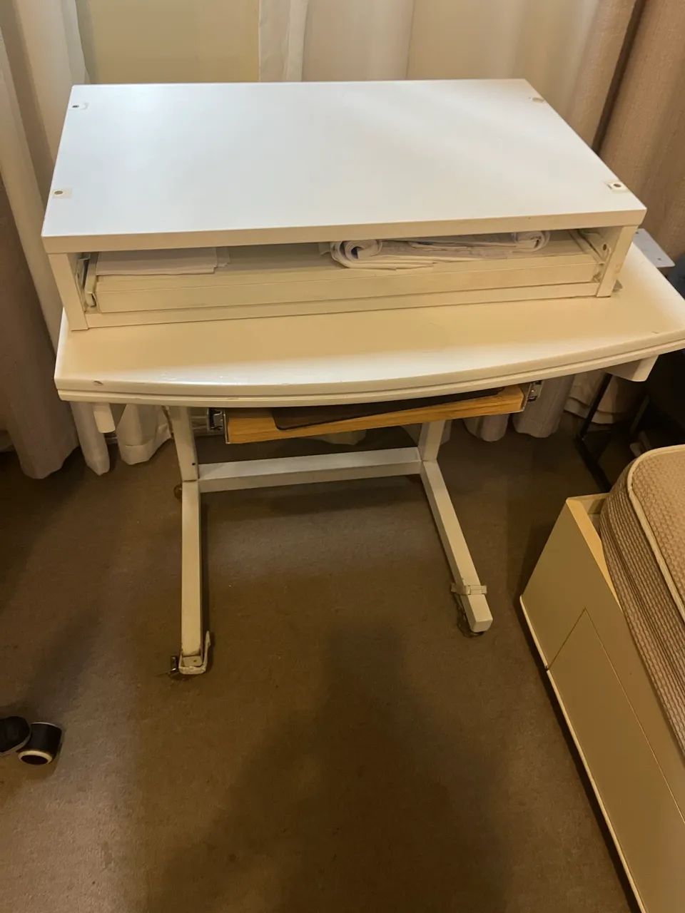 Mesa portátil com rodinhas - Foto 4