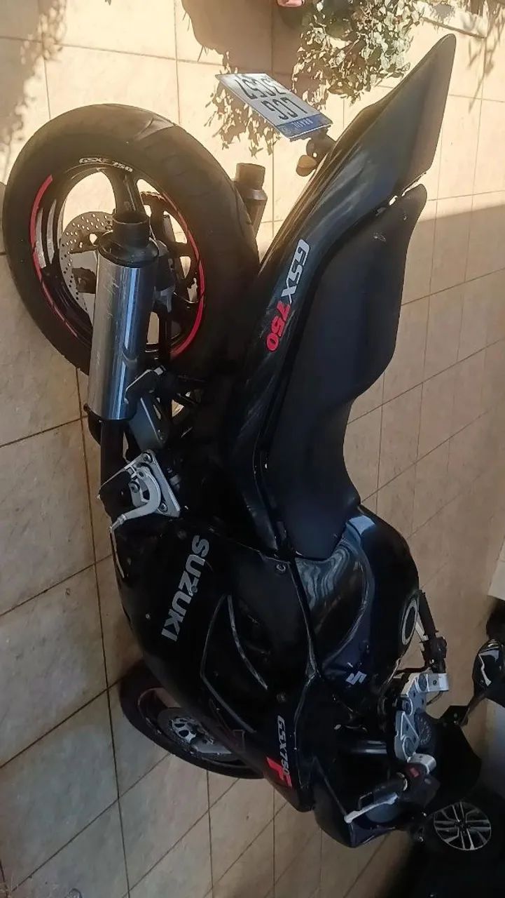 SUZUKI GSX 750F