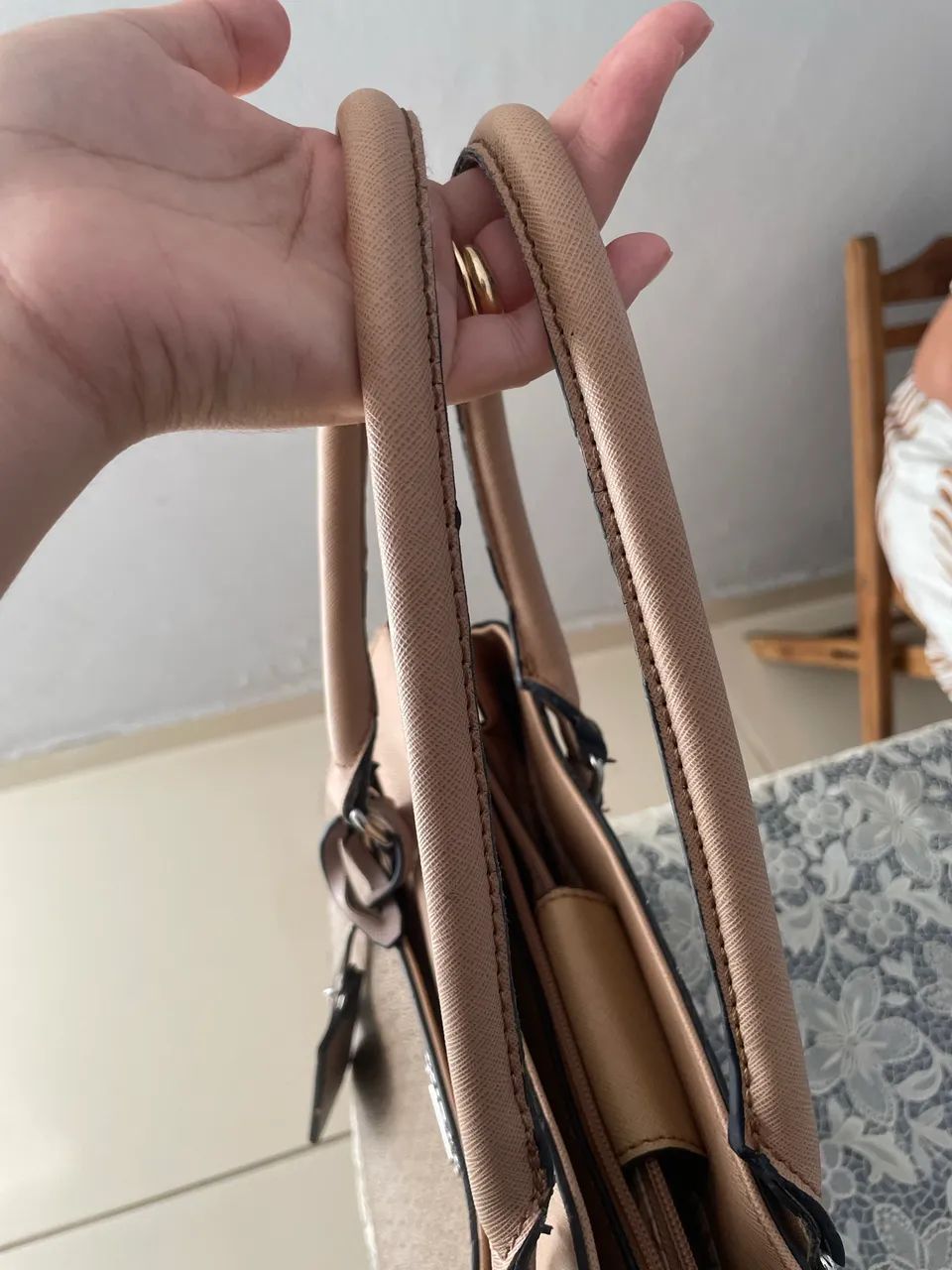 Vende-se bolsa GUESS, nova!! - Foto 2