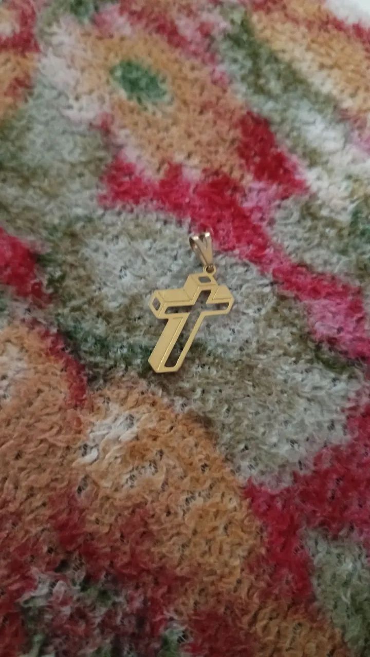 Pingente de Cruz Dourado
