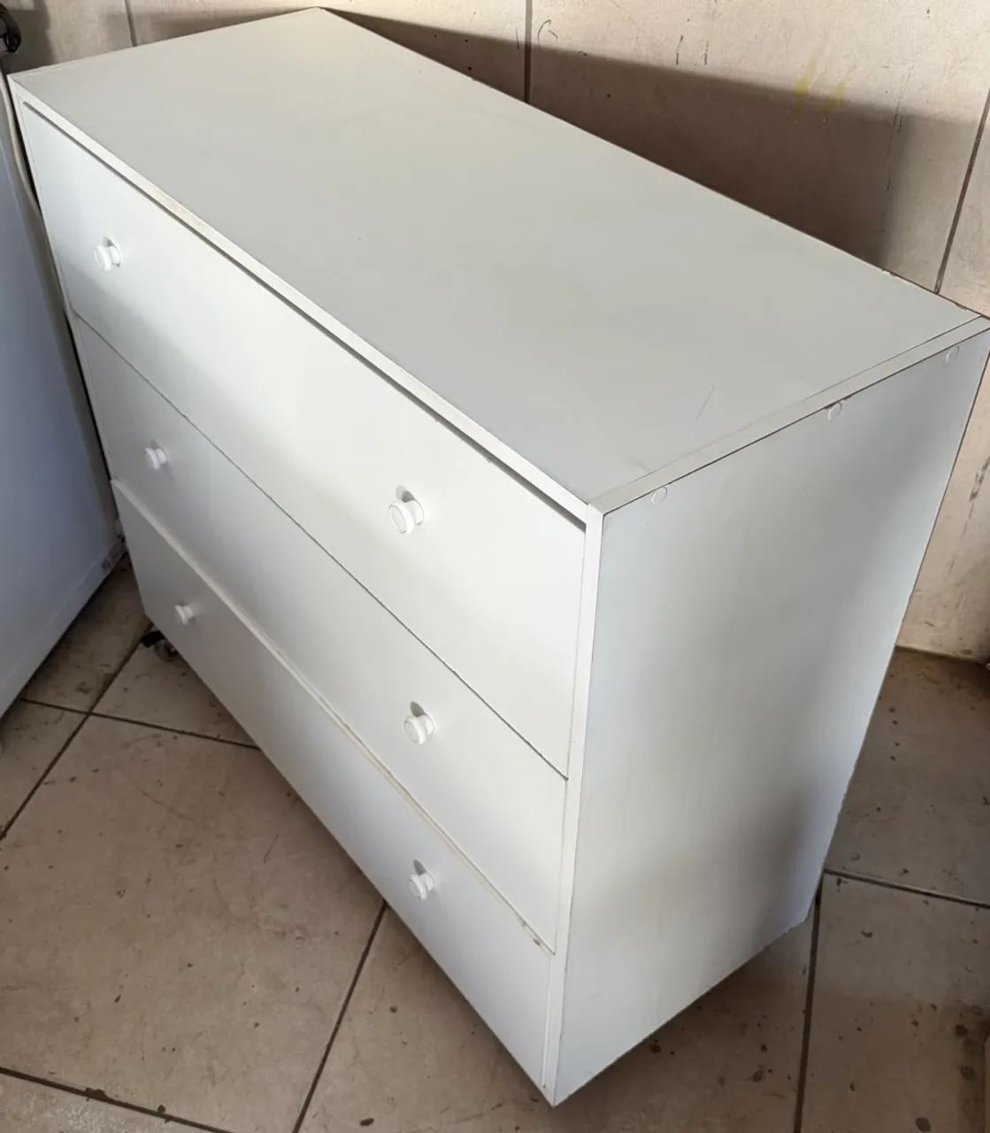 Cômoda com 3 gavetão de mdf usada barata conservada  - Foto 3