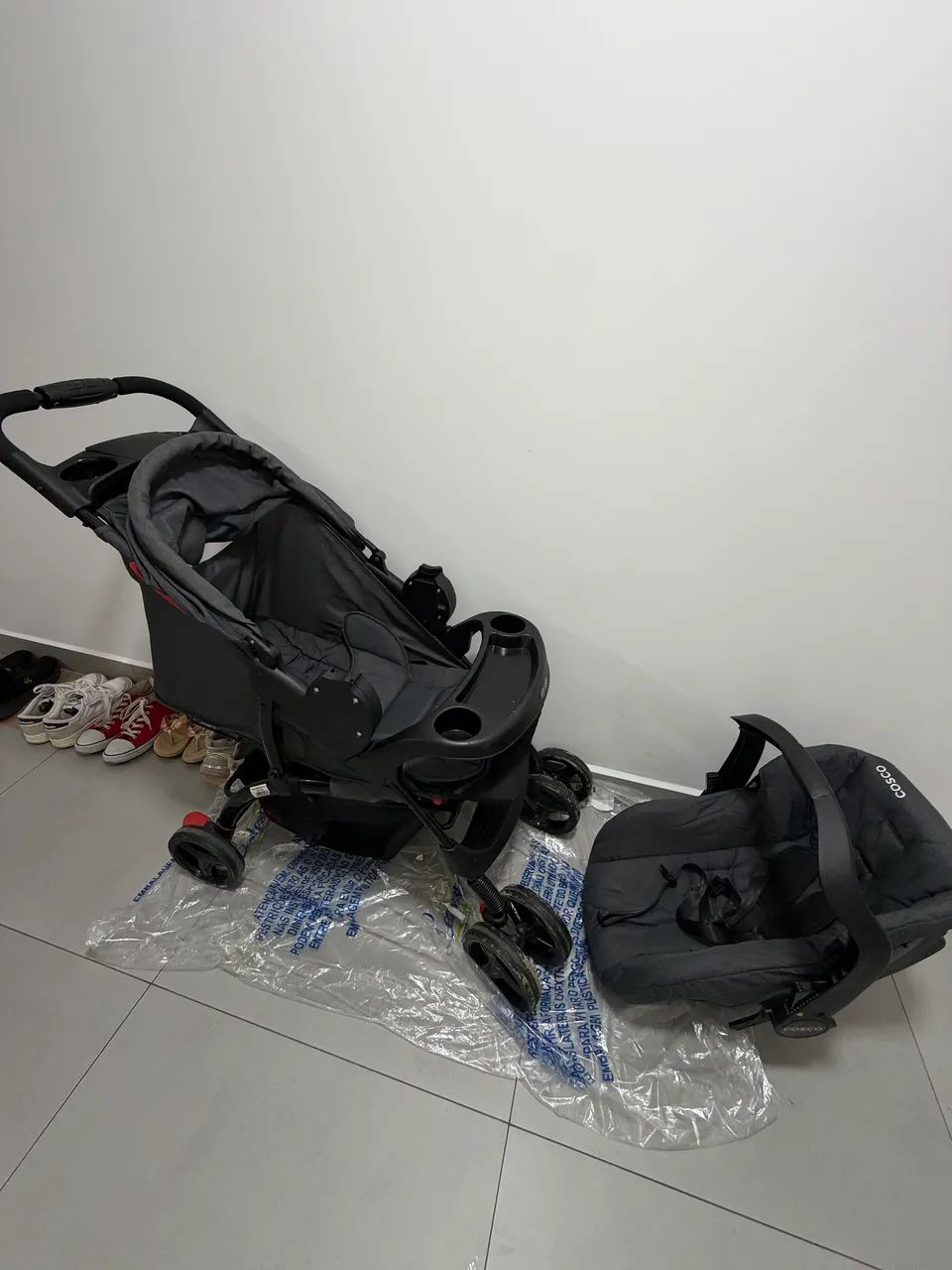 Carrinho de bebê e bebê conforto - Foto 3