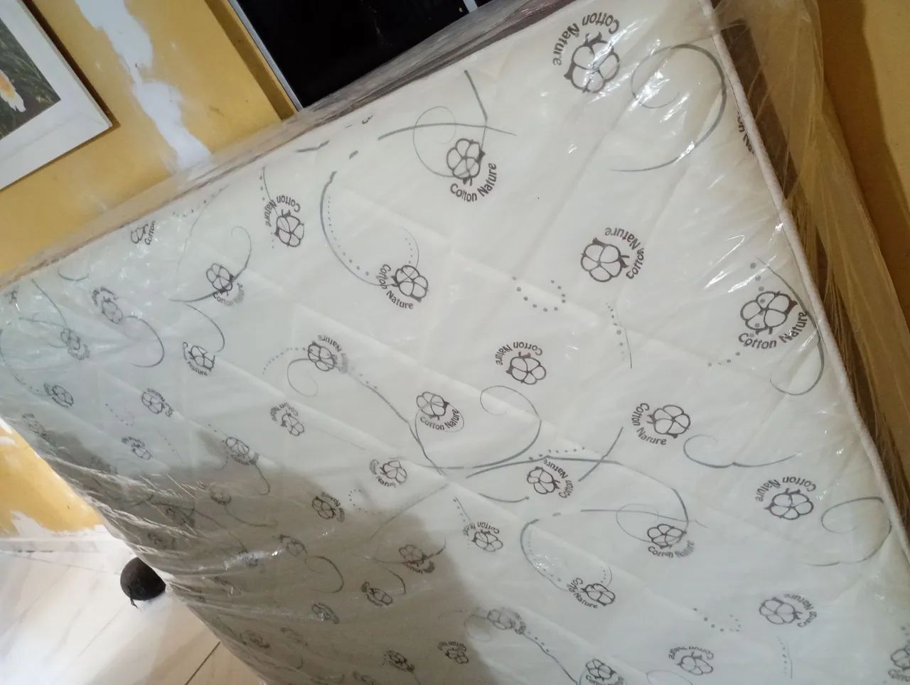 Cama box nova no precinho, lacrada.
