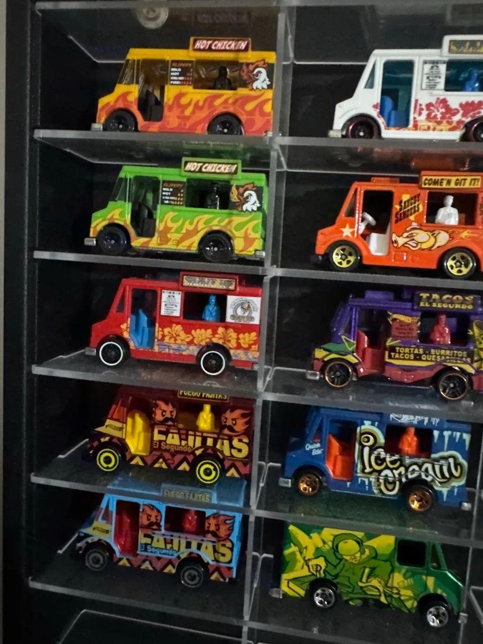 LOTE VAN HOTWHEELS MUITA RARIDADE ZERADA!! - Foto 2