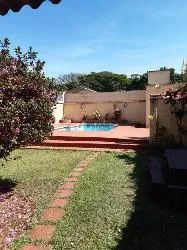 Casa 4 dorm. sendo 2 suítes - Centro