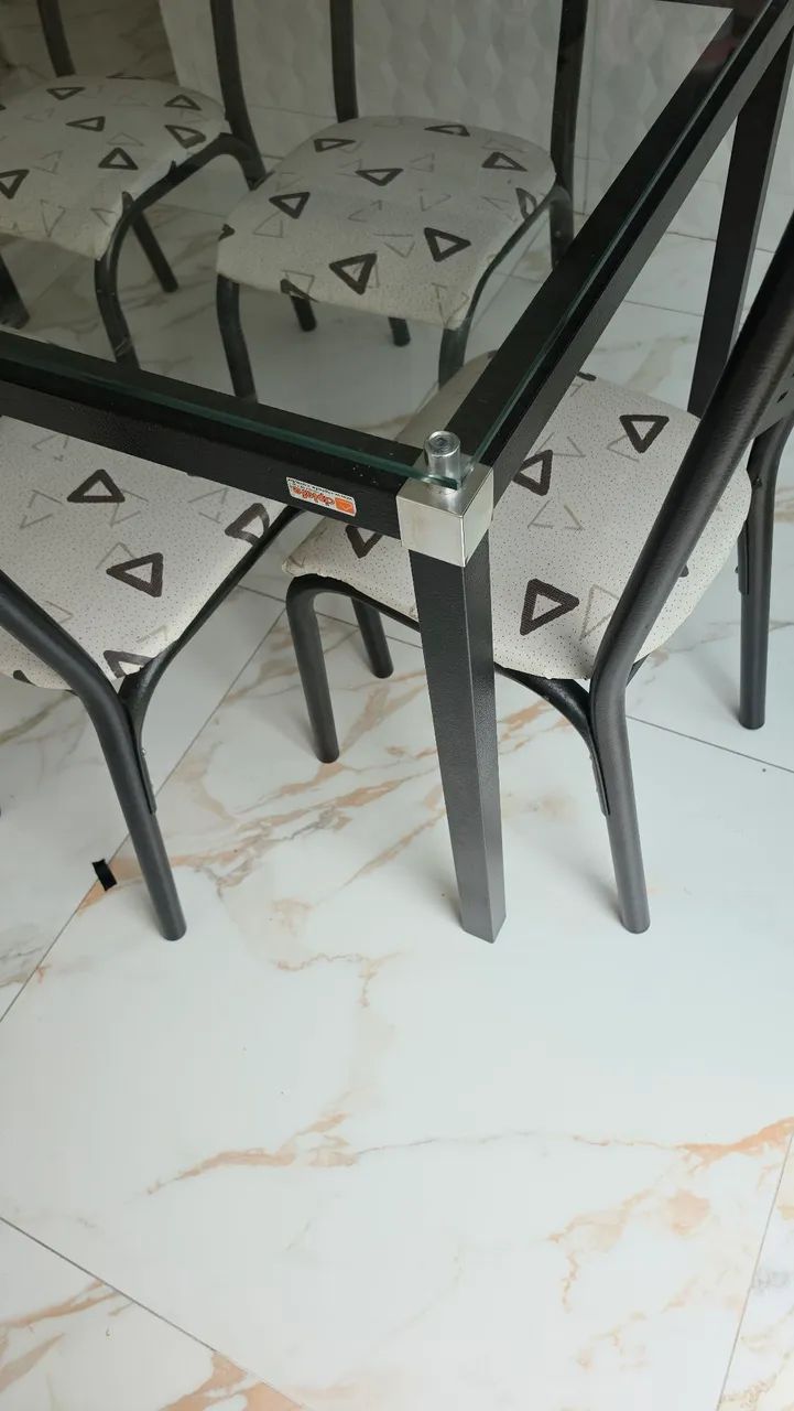 Mesa de vidro Excelente com 6 lugares  - Foto 3