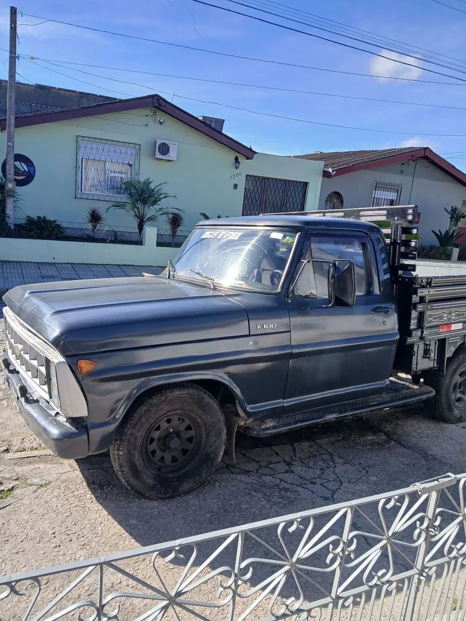 F 100 