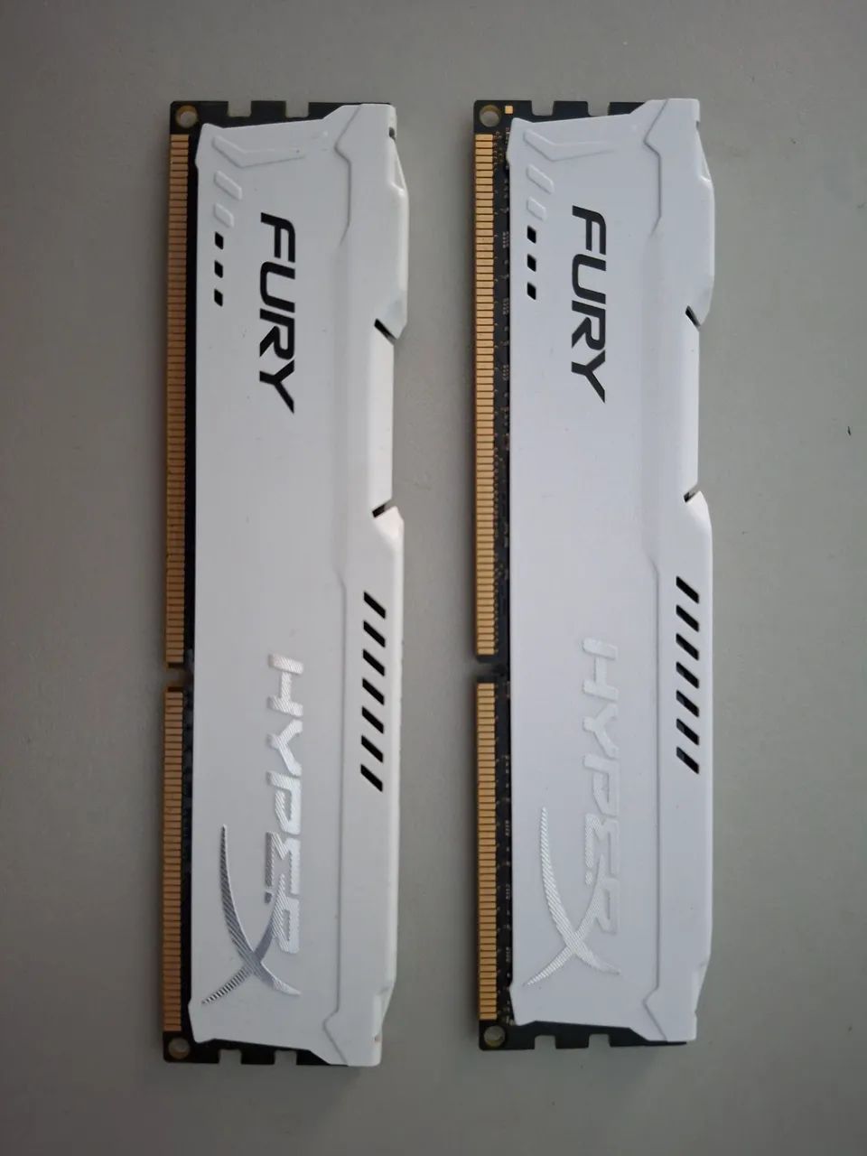 2 unidades - Memória RAM HyperX Fury 4GB DDR3 1866MHz Branca - Gamer (HX318C10FW/4)