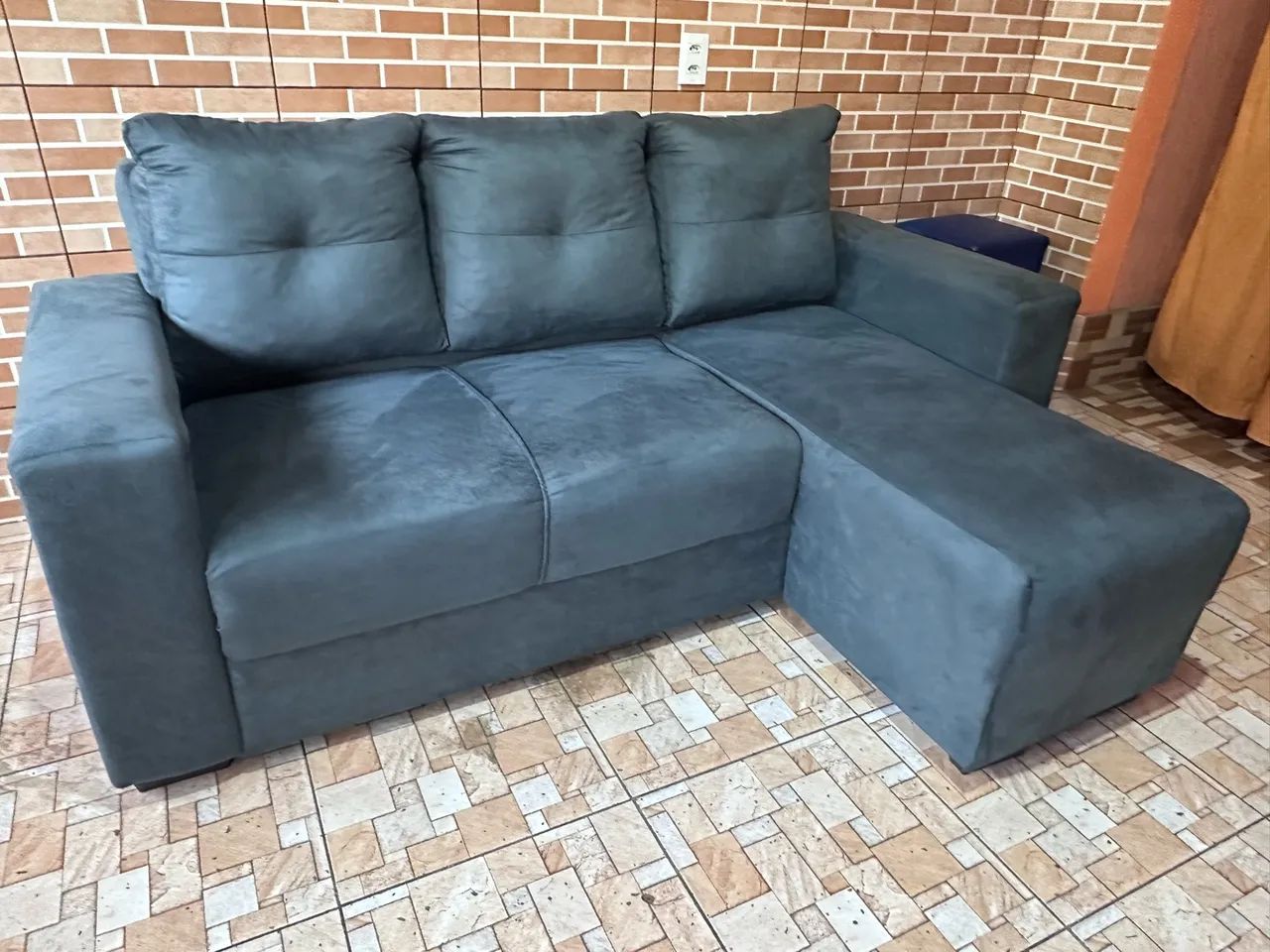 SOFÁ 3 LUGARES COM CHAISE NOVO R$:550 COM ENTREGA WATTSZAP: * - Foto 3