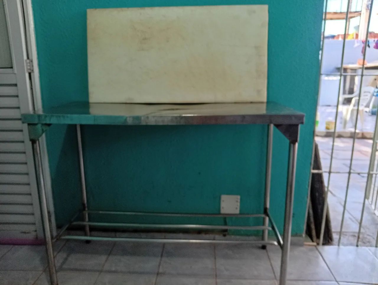 Vendo bancada de inox e tábua de polietileno para açougue 