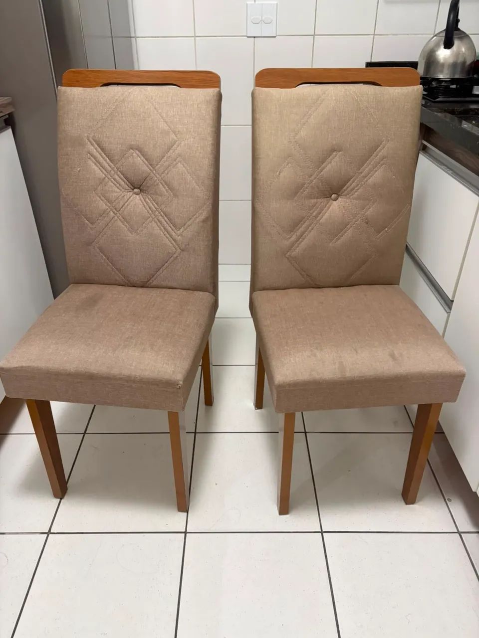 Conjunto com 4 Cadeiras de Jantar Estofadas Bege - Madeira