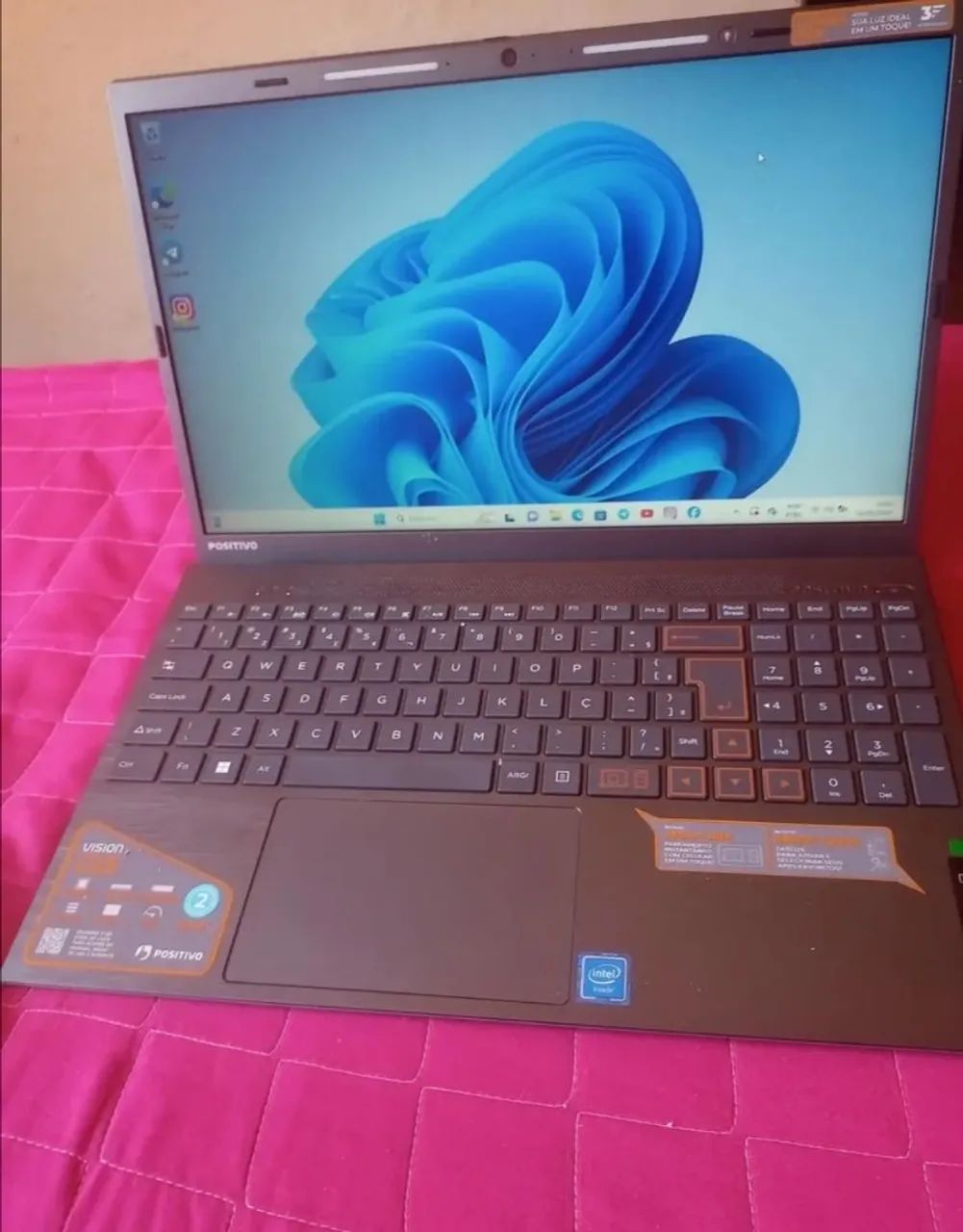 Notebook seminovo, 1 ano e pouco de uso, sem nenhum arranhão 
