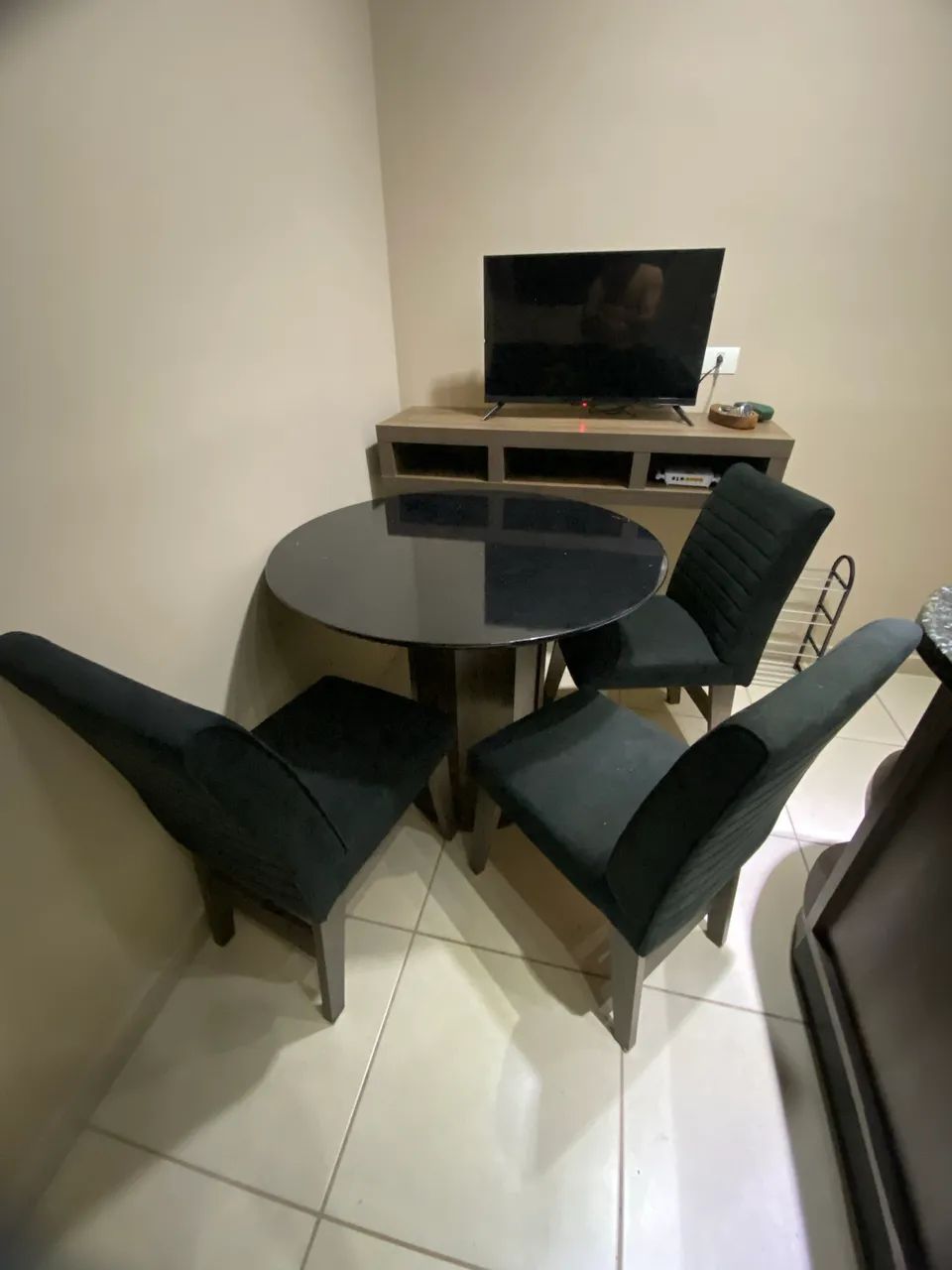 MESA COM 3 CADEIRAS