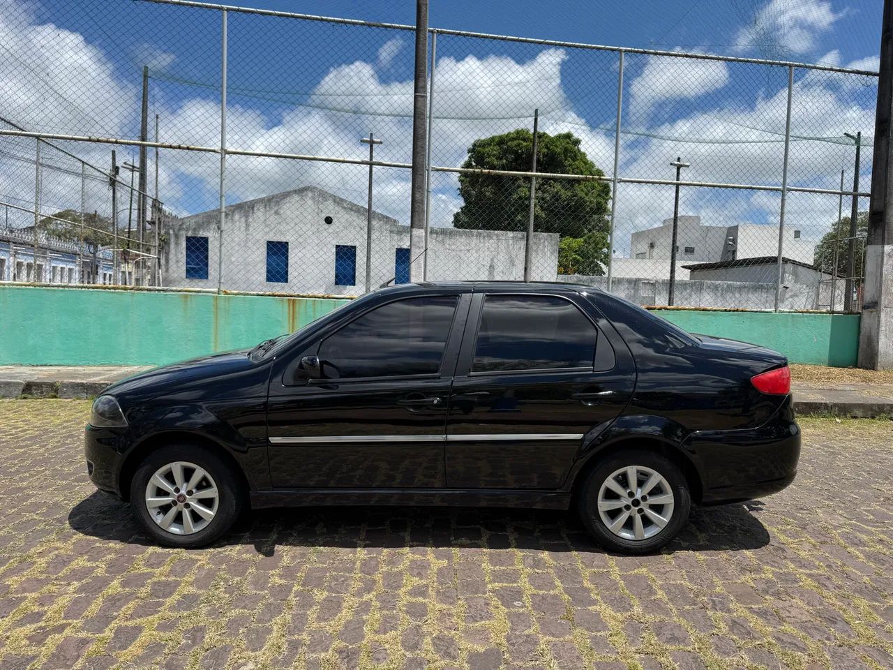 Fiat Siena EL 1.0 MPI Fire Flex 8V 4P 2010 - Foto 3