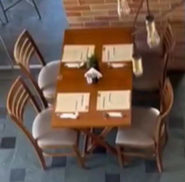 conjunto de mesa com 4 cadeiras - Foto 2