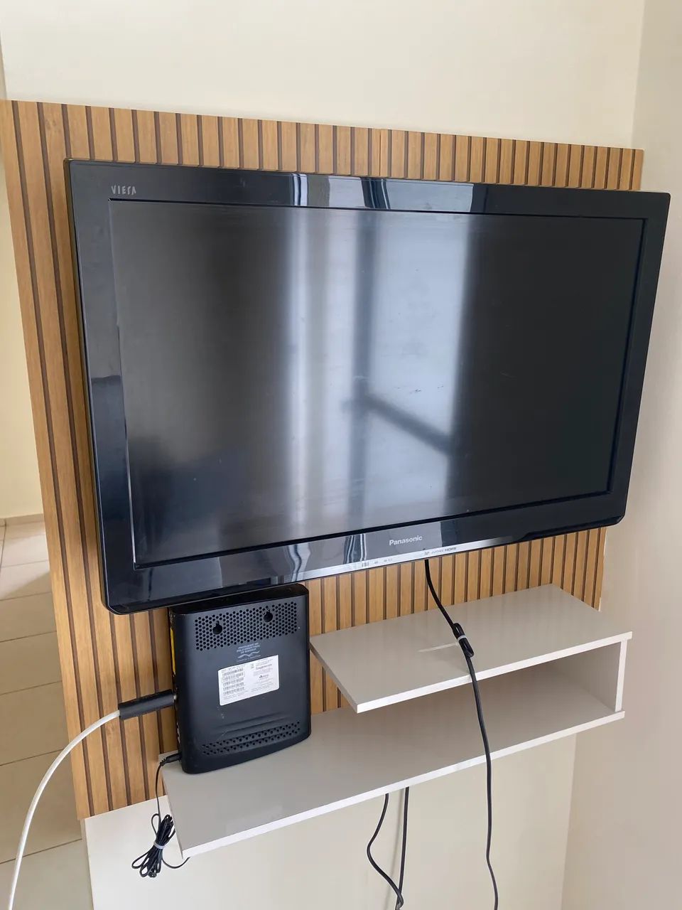 Vendo TV 32 polegadas + painel ripado 