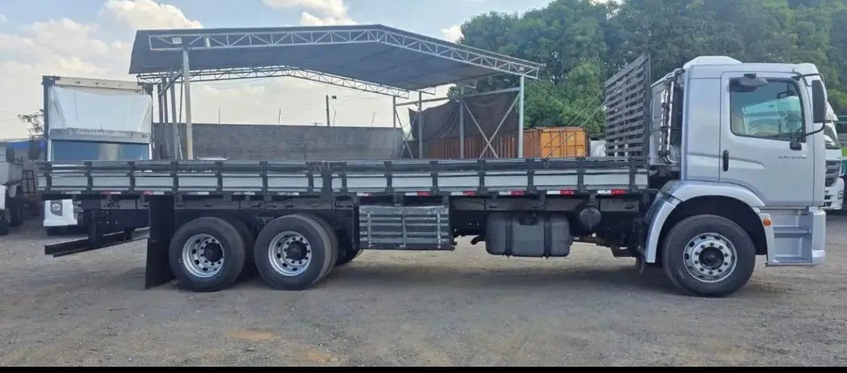 Caminhão Constellation 24 250 - Foto 4