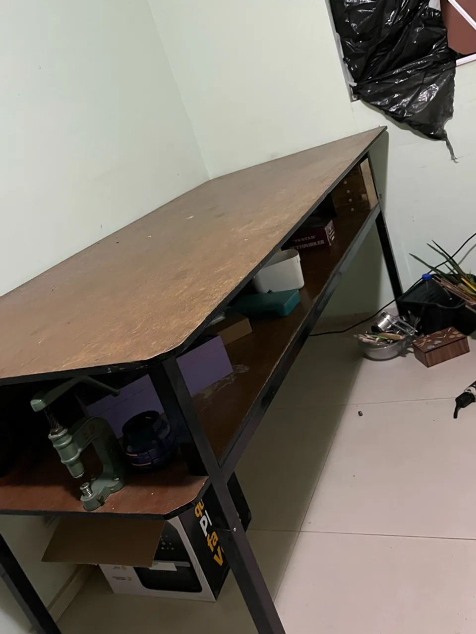 Mesa de madeira, duas divisorias - Foto 4