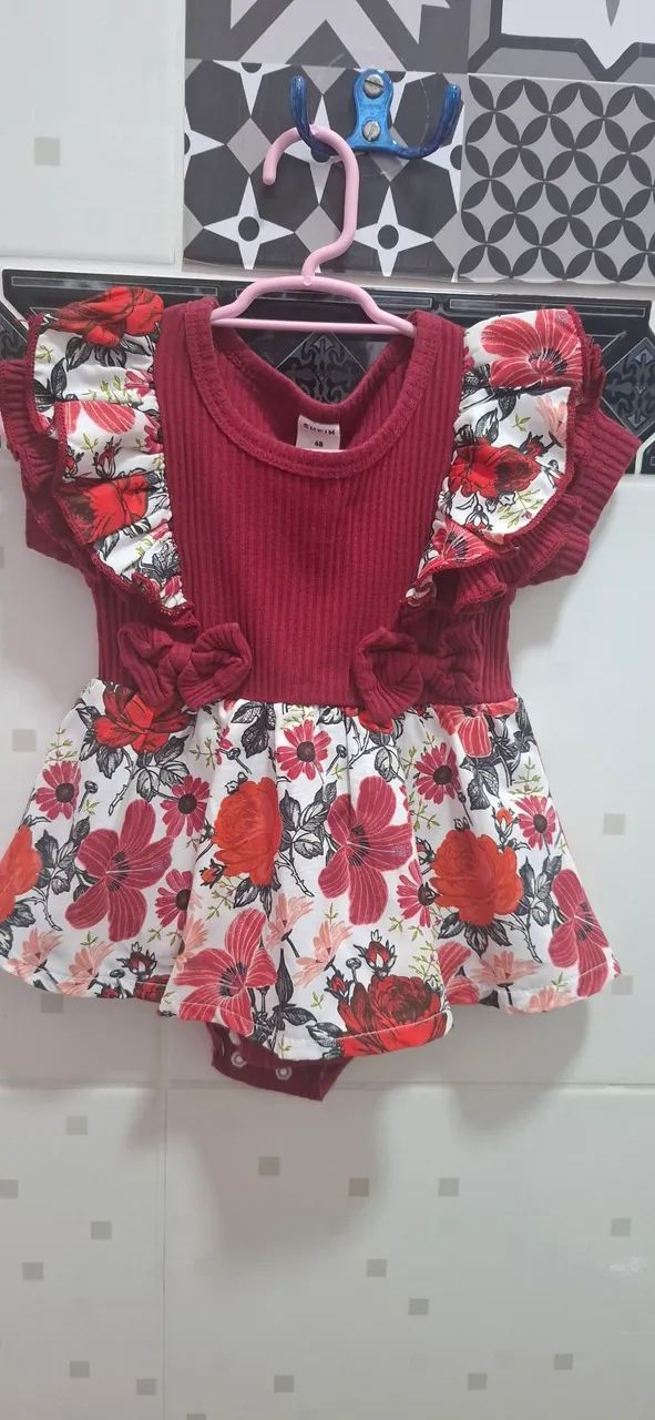 6 vestidos semi novos para bebê de 6 a 1 ano - Foto 5