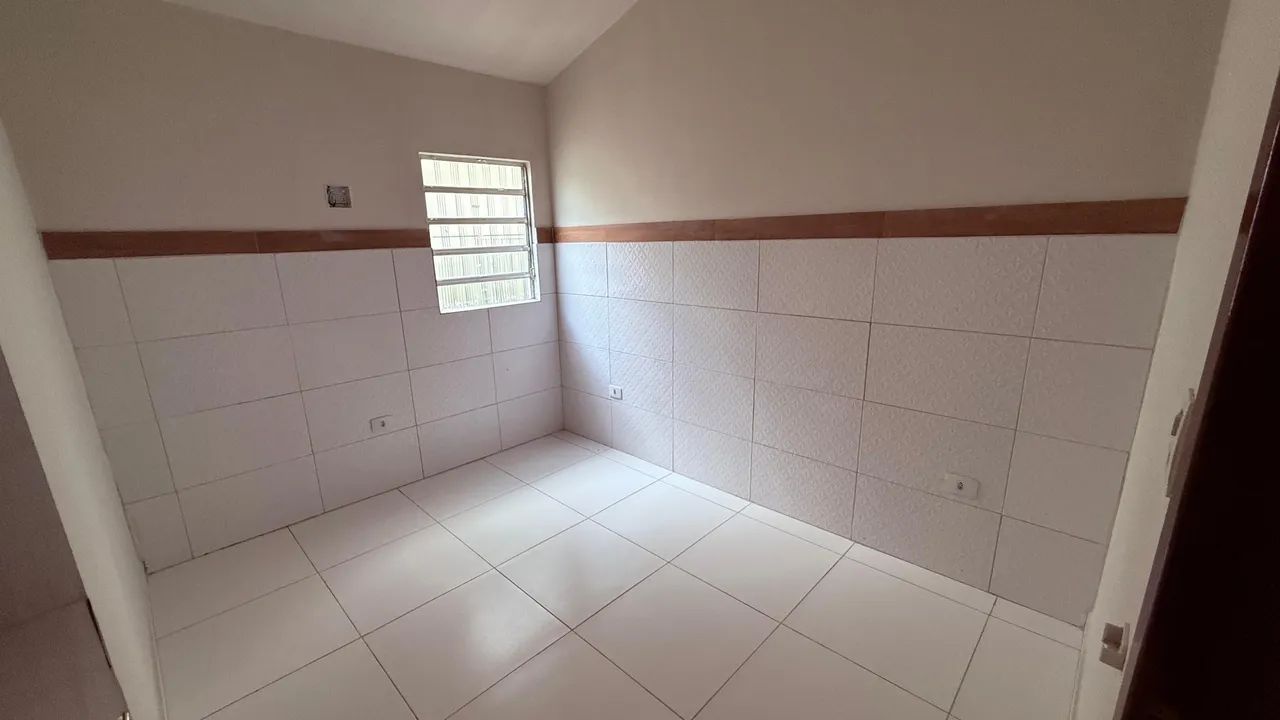 CASA 4 QTOS EM  EXCELENTE LOCALIZAÇÃO E COM RUA CALÇADA  - SEM TAXAS EXTRAS!  - Foto 5