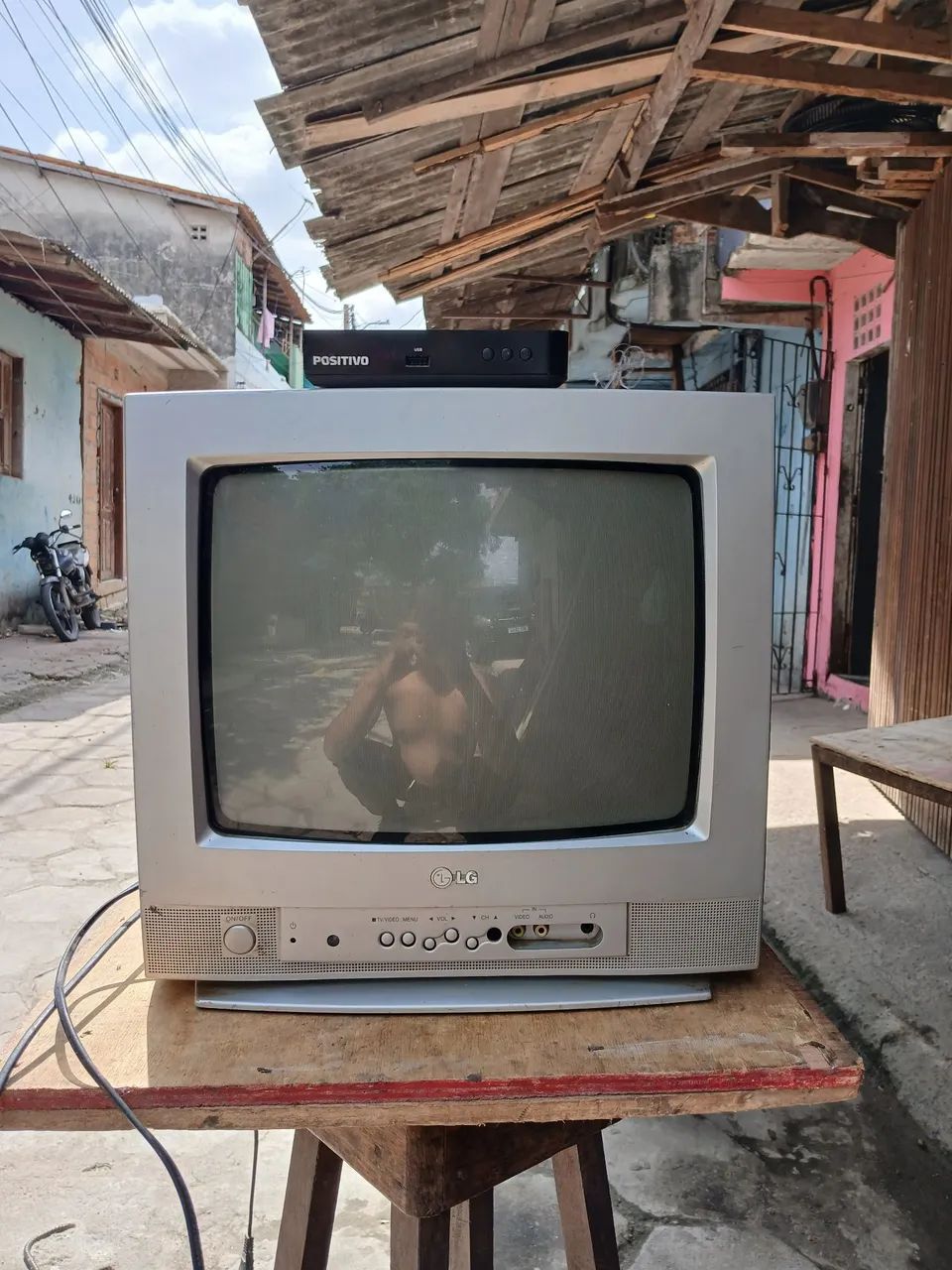 TV LG 14 Polegadas + Conversor Digital  - Foto 2