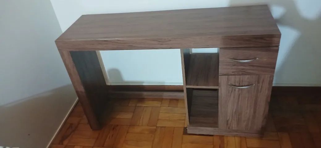 Escrivaninha para notebook em madeira
