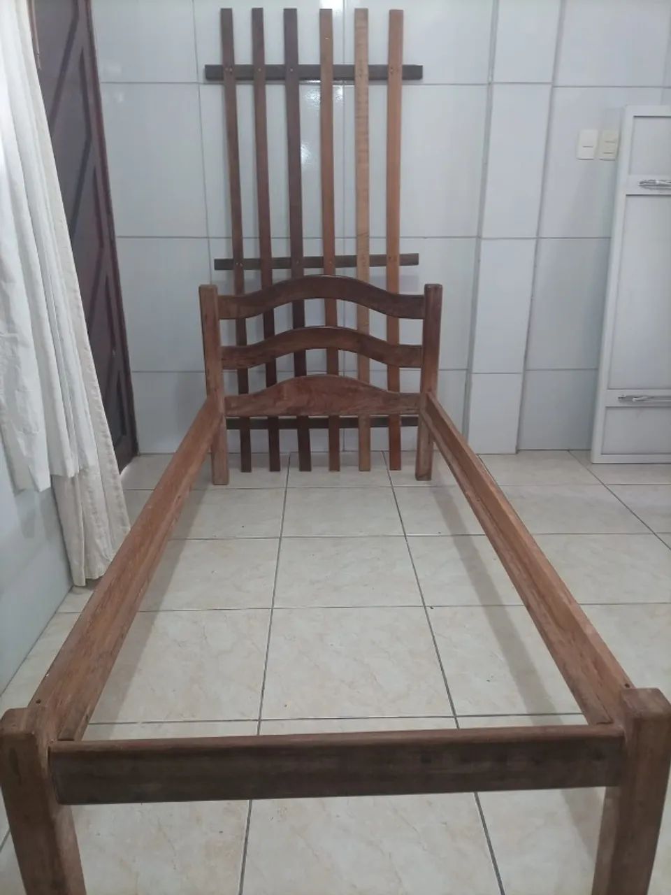 Vendo Cama Solteirão Madeira