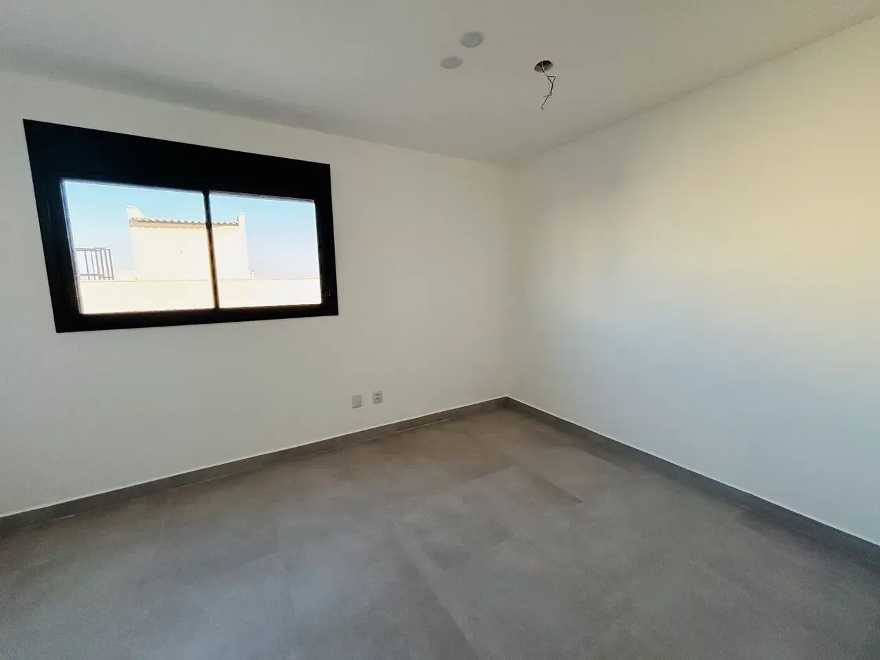 Ágio de casa tipo sobrado 04 Quarto sendo 03 suítes - 181m² - Foto 3