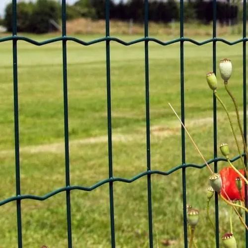 Tela Soldada revestida PVC Verde instalada com postes metálicos  - Foto 3