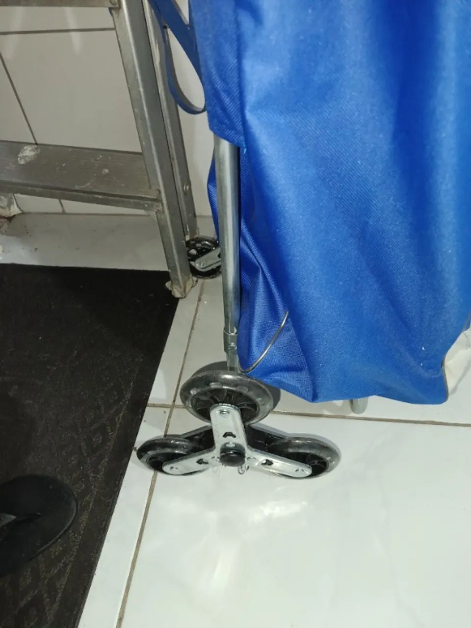 Carrinho de feira roda tripla - Foto 2