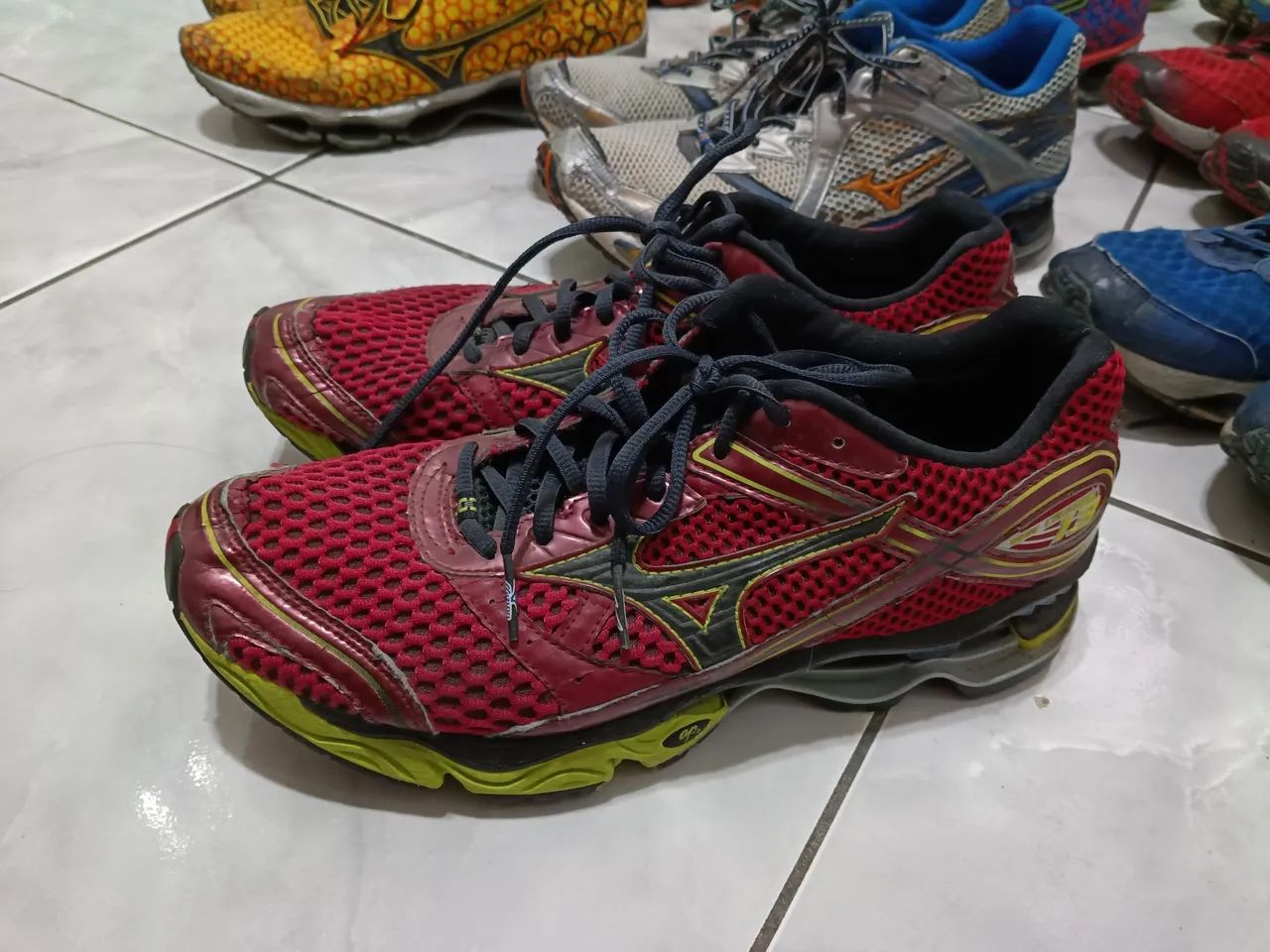 Tênis usados Originais Mizuno Dez pares, tem número 42.5, 43 e 43.5 venda só no lote. - Foto 4
