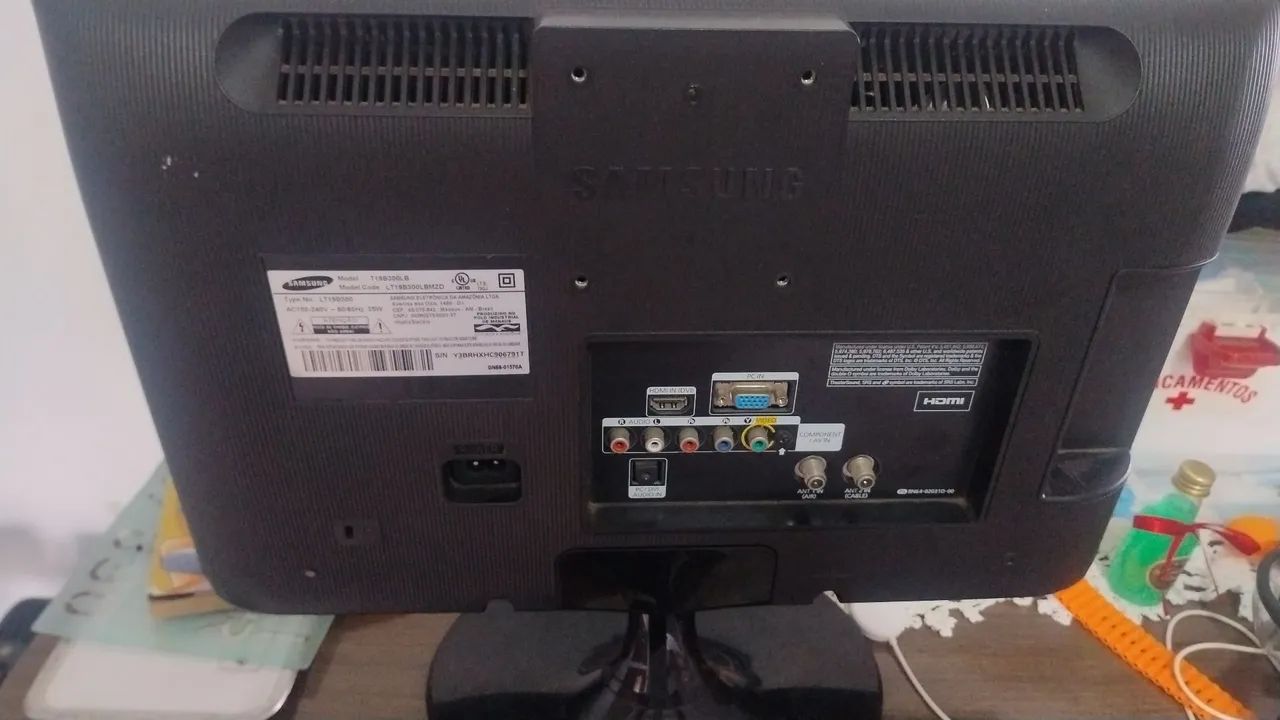 Vendo tv LCD 19 polegadas com defeito para retirar peças  - Foto 2