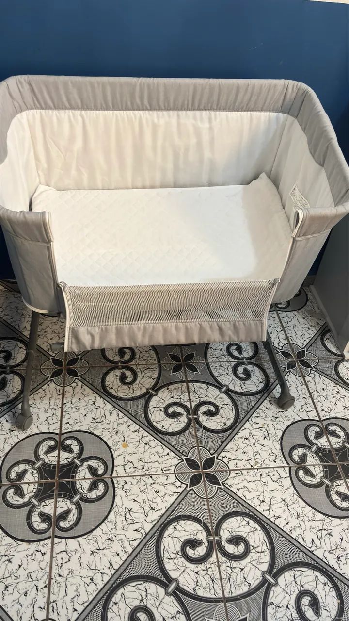 Berço Co-Sleeper Cosco Pluggy Cinza - Excelente Estado - Foto 4