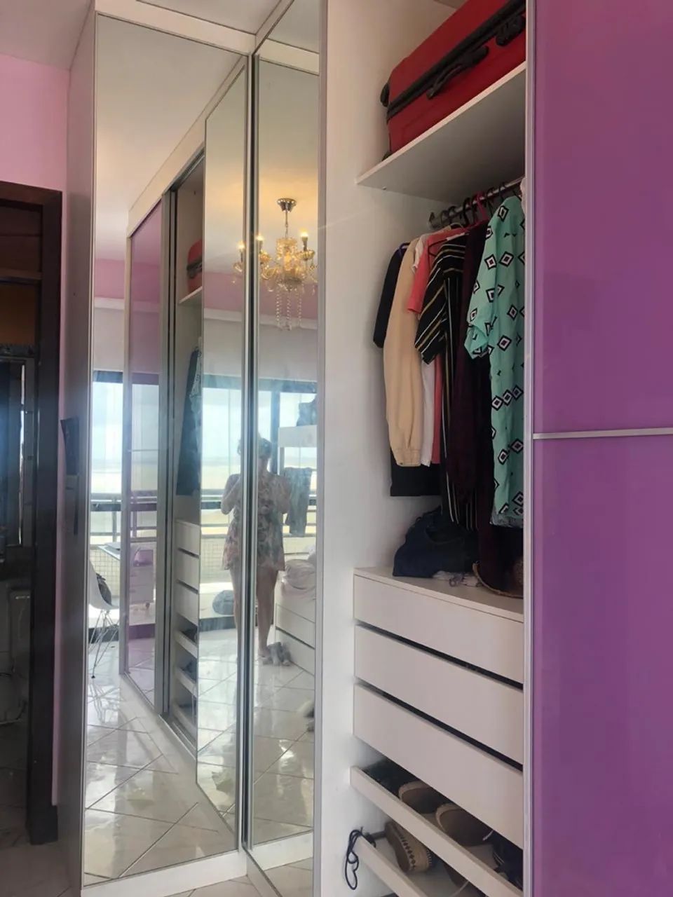 Guarda Roupa em estilo L com closet projetado 